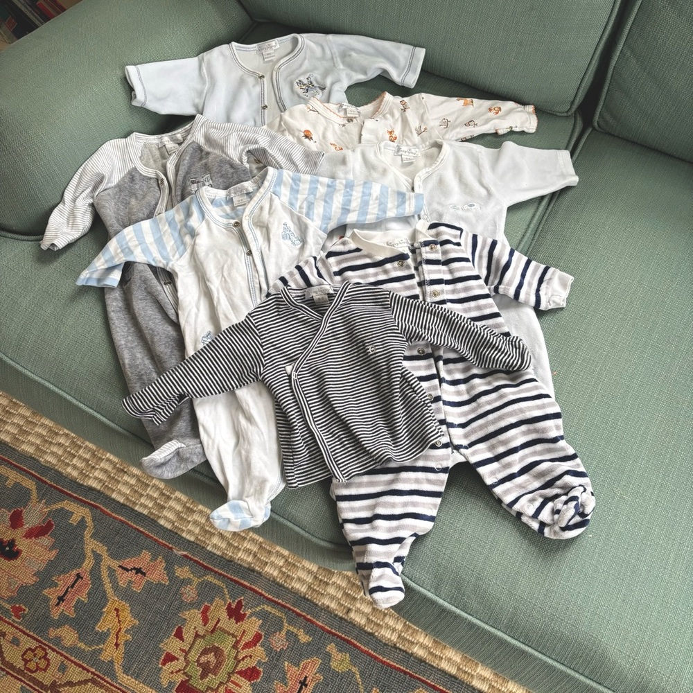 Bundle of Kissy Kissy newborn and 0-3 mo 6 x footie pajamas and 1 x kimono top